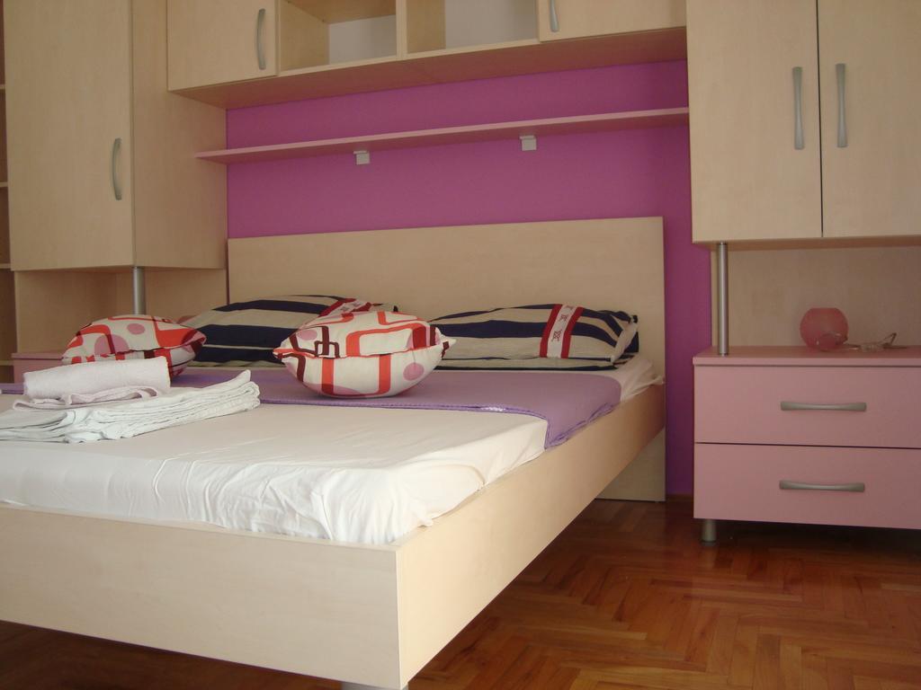 Apartments Kiro Milna  Oda fotoğraf