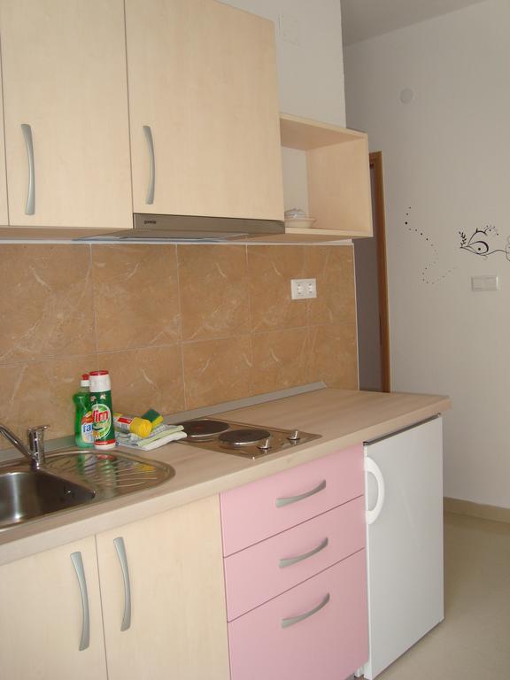 Apartments Kiro Milna  Oda fotoğraf